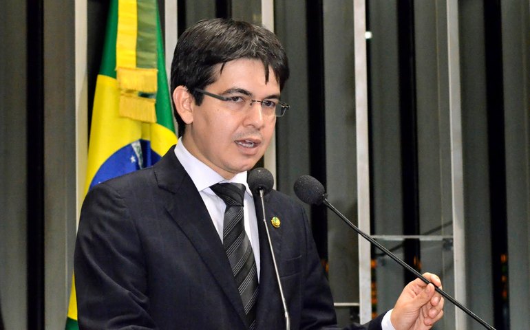 Senador pede ao STF que votação do caso de Aécio seja aberta