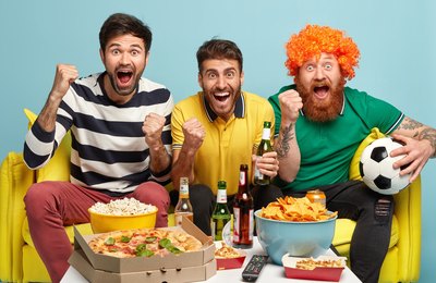 Vai assistir aos jogos com os amigos? 4 erros alimentares que podem atrapalhar o emagrecimento