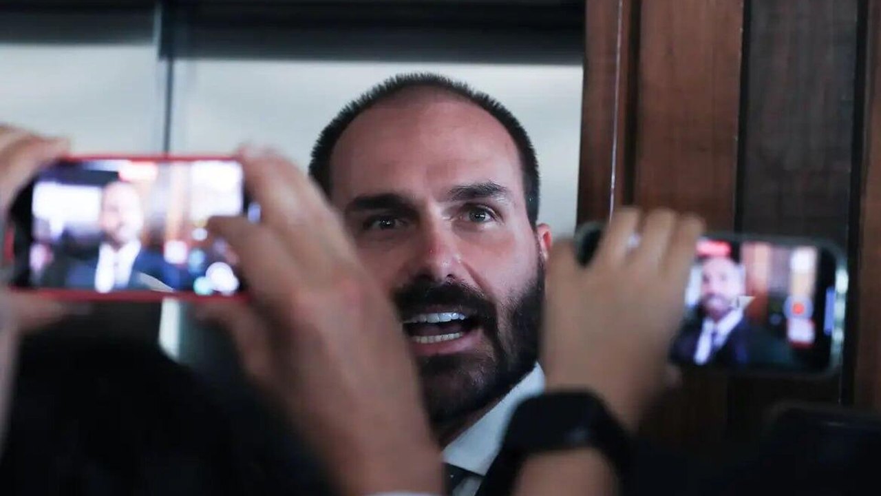 Ex-reitores e professores pedem cassação de Eduardo Bolsonaro à Câmara
