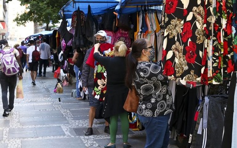 FGV corrige: Confiança do consumidor sobe 3,8 pontos em fevereiro