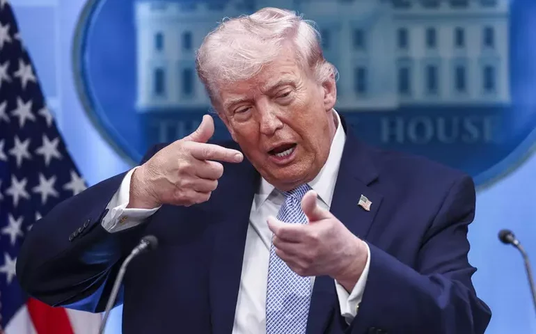 Trump diz que é 'popular' na Venezuela e cogita candidatura em tom de brincadeira