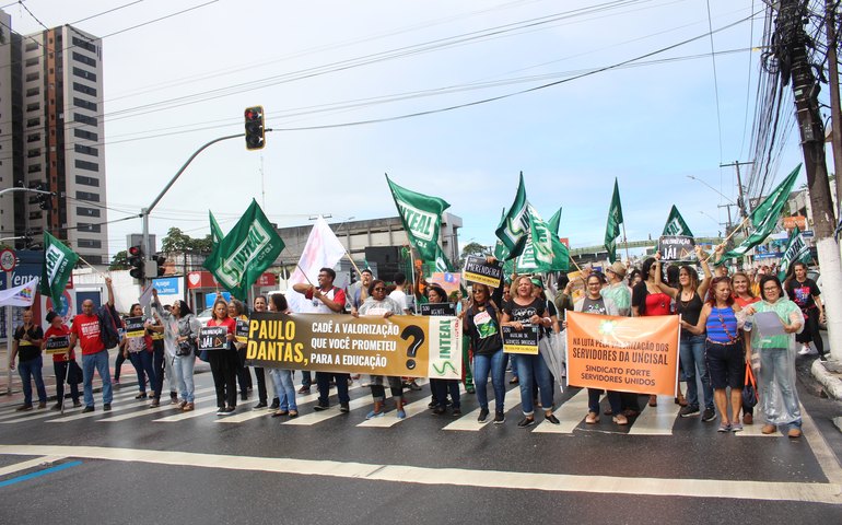 Greve nas escolas da rede estadual começou nesta quinta-feira