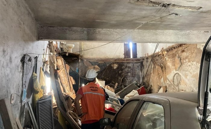 Engenheiro do órgão avaliou a situação e interditou residências atingidas