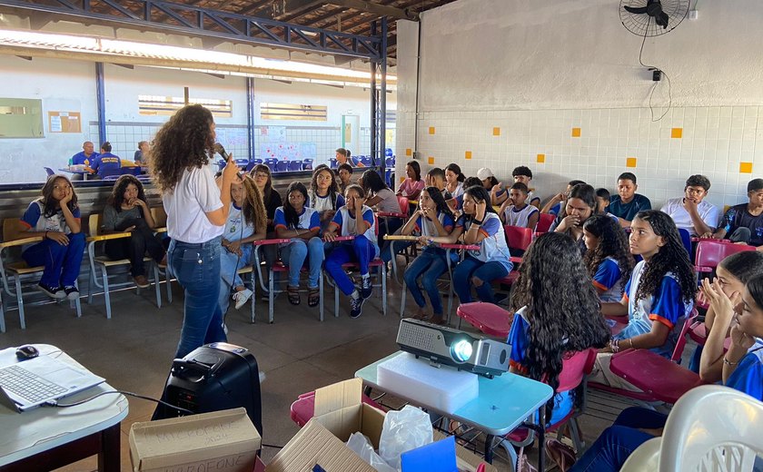 Transformando jovens em empreendedores criativos: Projeto Renascimento leva oficinas de arte e sustentabilidade para alunos de escola municipal