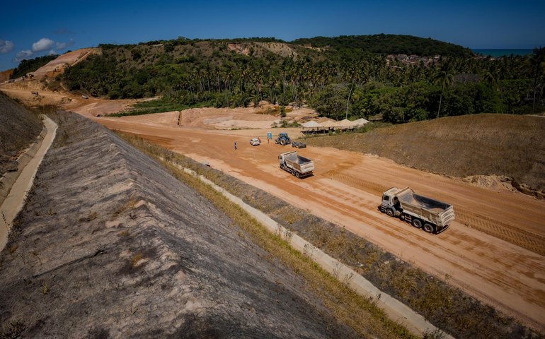 Obra do Governo de Alagoas: vias duplas da AL-102 Norte impulsionam crescimento regional