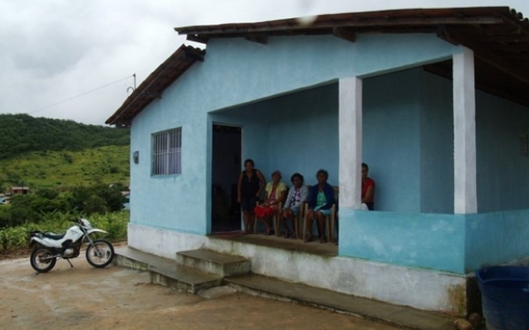 Novas casas levam dignidade a quilombolas de Poço das Trincheiras