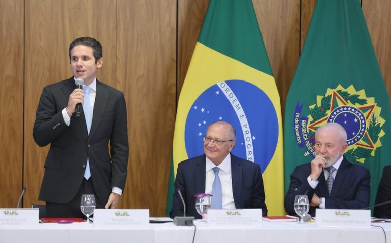 Hugo Motta diz que decisão para barrar ação contra Ramagem teve 'ampla vontade' da Câmara