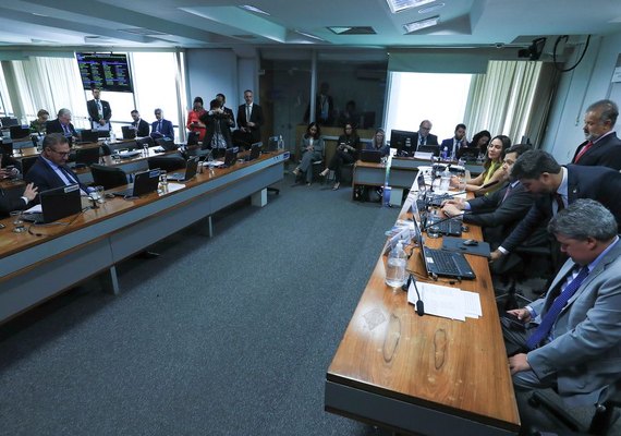 CCJ do Senado aprova projeto com mais critérios para prisão preventiva
