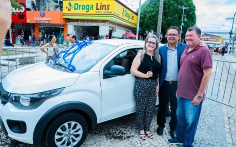 Prefeitura entrega carro 0km e outros prêmios aos ganhadores da campanha IPTU Premiado
