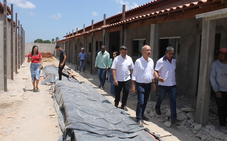 Prefeito Ronaldo Lopes e vereadores visitam obras da Escola Municipal São João Batista