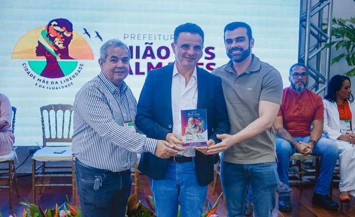 Prefeito de União dos Palmares recebe Prêmio Paulo Freire