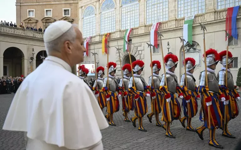 Guarda suíço é investigado por insultar mulheres judias