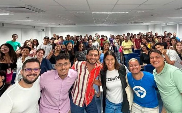 Cursinho em periferia de PE amplia horizontes de professores e alunos