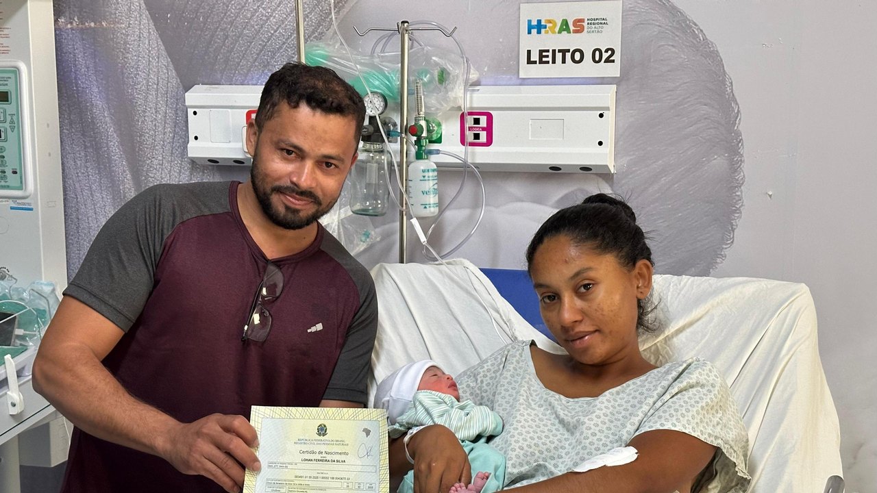 Hospital Regional do Alto Sertão passa a emitir Certidão de Nascimento e CPF para recém-nascidos