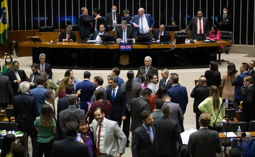 Câmara dos Deputados aprova PEC da Transição em 2° turno