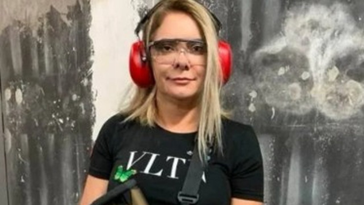 Justiça Eleitoral bloqueia R$ 227 mil de ex-mulher de Bolsonaro por dívida de campanha