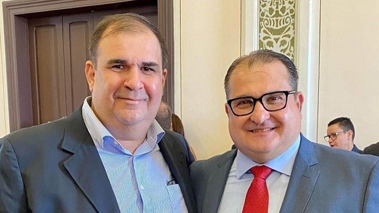 Presidente da Imprensa Oficial prestigia entrega de título de cidadão maceioense a George Santoro