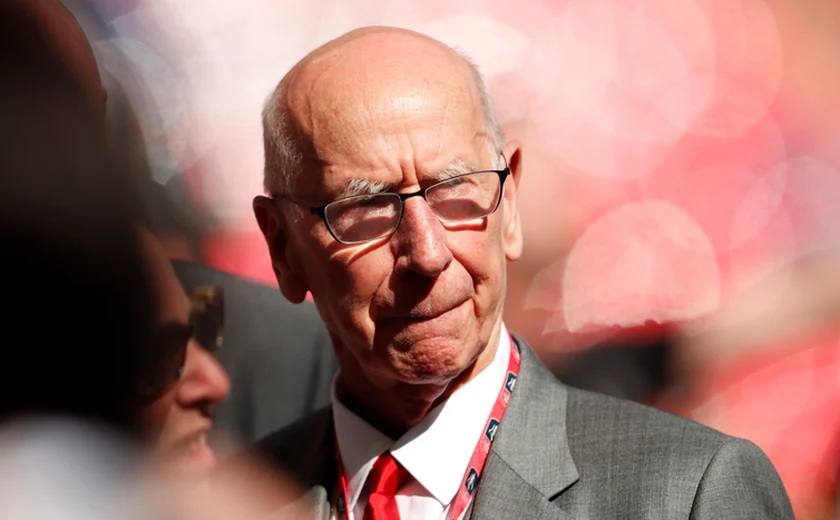 Tottenham bate Crystal Palace em dia de homenagens a Bobby Charlton e abre 5 pontos no Inglês