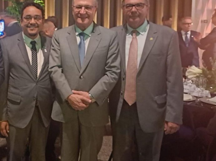 Rodrigo Buarque participa com o vice-presidente da República do aniversário de 60 anos da CMB