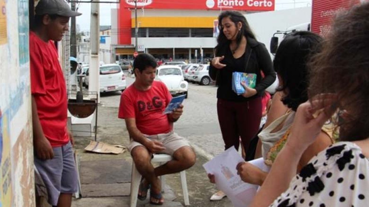 Moradores do Jacintinho recebem serviços gratuitos na Casa de Direitos