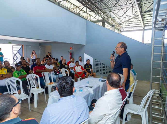 Prefeitura Arapiraca lança 1ª Copa Professor Zezinho Nascimento de Futebol de Base 2026 e entrega kits aos participantes