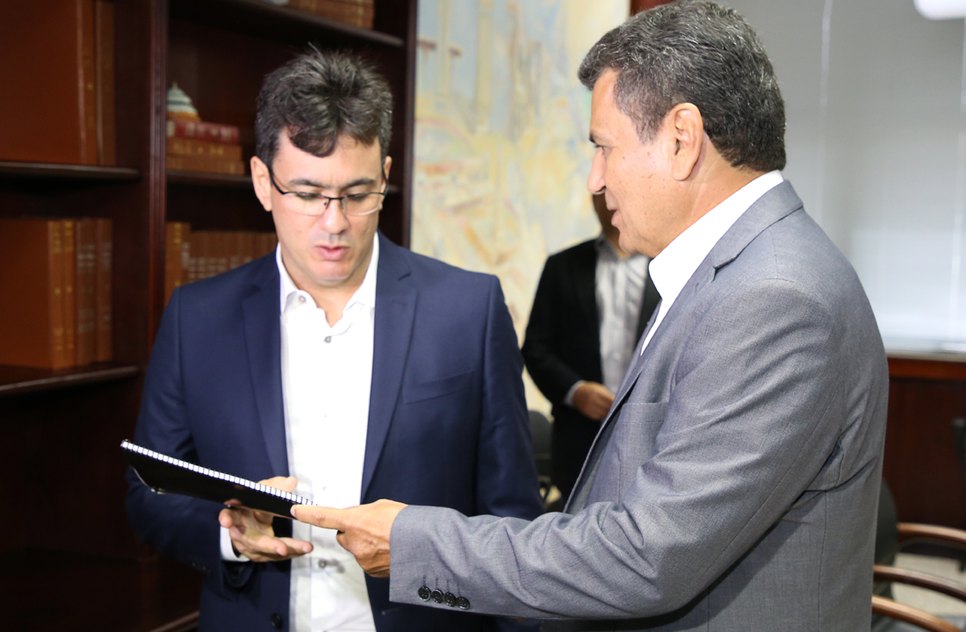 TCE ENTREGA RELATÓRIO  / Foto: DICOM/TCE