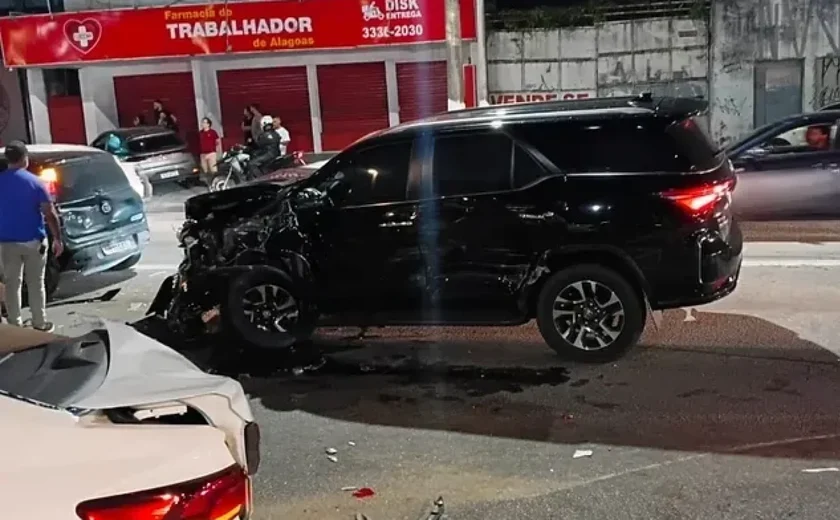 Deputado Breno Albuquerque é preso com sinais de embriaguez após causar engavetamento com sete veículos