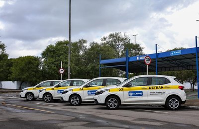 Detran Alagoas é o primeiro do Brasil a ofertar carros automáticos gratuitos para exames práticos