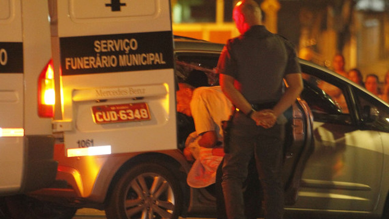 Mais duas crianças morrem após terem sido esquecidas no carro por várias horas sob sol quente
