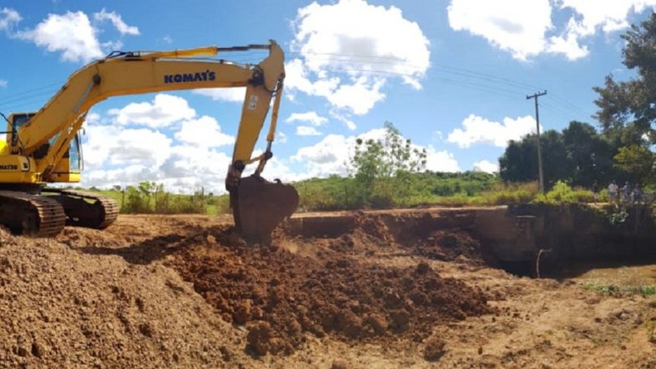Comunidades rurais de arapiraca recebem serviço de manutenção de vias