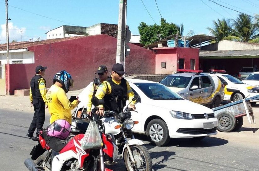 SMTT e Batalhão de Trânsito promovem operação no Santa Lúcia