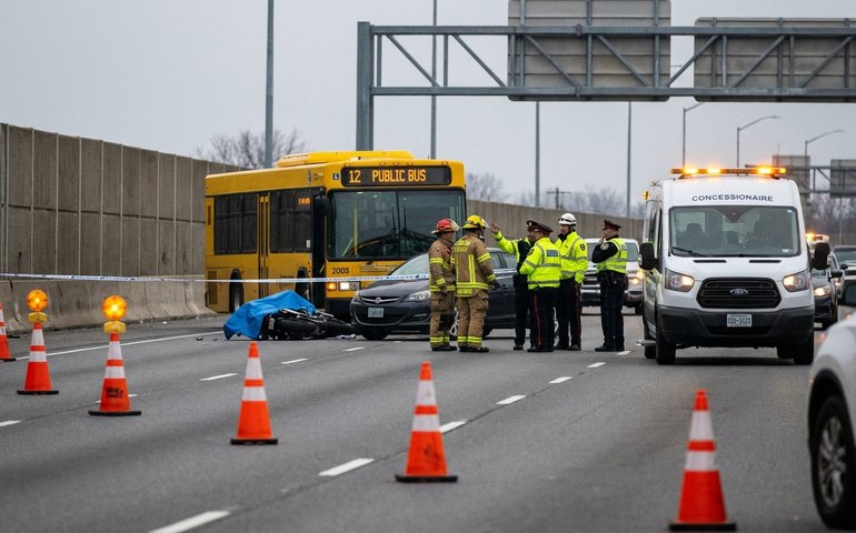 Homem morre em acidente envolvendo moto, ônibus e carro na Linha Amarela