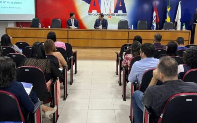 AMA abre curso sobre Lei das Licitações com grande público  Administrativa