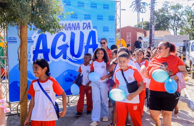 Arte e diversão ensinam crianças em Penedo sobre uso consciente da água