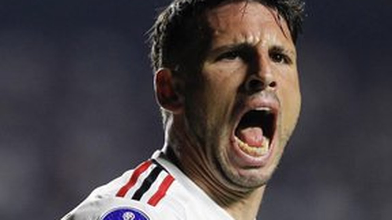 Calleri marca duas vezes e São Paulo bate o Corinthians de virada no Morumbi pelo Brasileirão