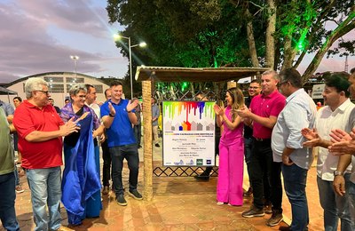Prefeita Ângela Vanessa inaugura 1ª etapa do projeto Tudo de Cor em parceria com o grupo Carajás e tintas Coral    