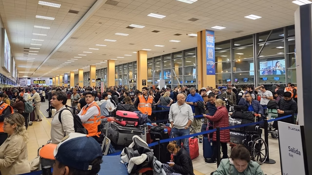 Principal aeroporto do Peru suspende voos devido a falha nas luzes da pista