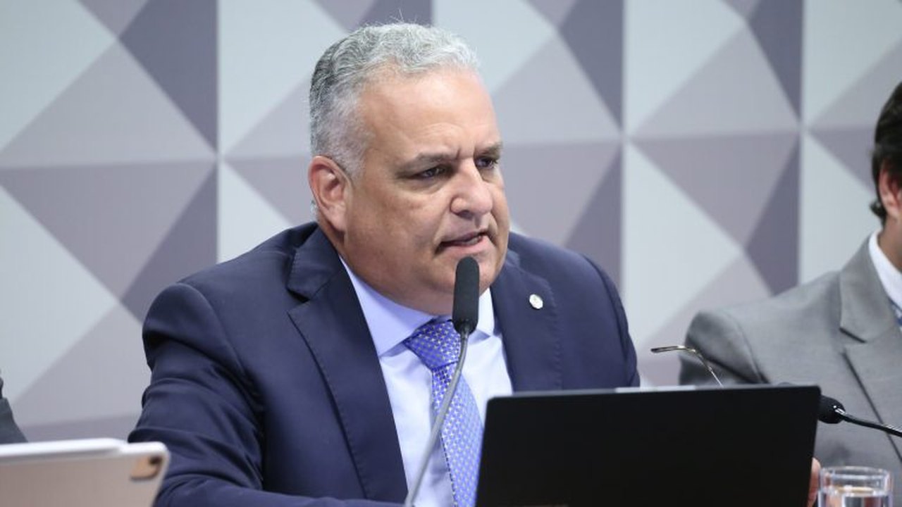 Alfredo ganha tempo