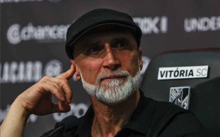 Vasco oficializa a contratação do técnico português Álvaro Pacheco