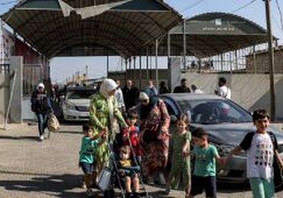 Escola israelense enfrenta o desafio de manter rotina leve para as crianças durante a guerra em Gaza