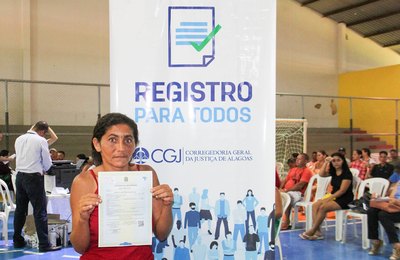 Cigana obtém a primeira certidão de nascimento aos 37 anos