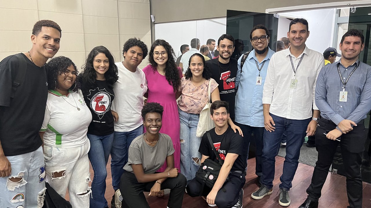 “Feliz em participar de mais uma vitória da juventude”, comemora Teca Nelma sobre sanção do passe livre estudantil