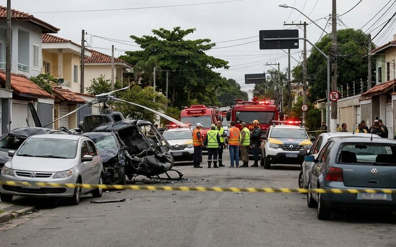 Helicópteros que colidiram no ar estavam regulares; voos saíram de Angra e Jacarepaguá