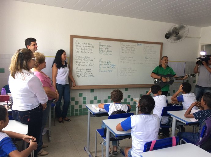 Rui Palmeira vistoria obras na Escola Natalina Costa Cavalcante