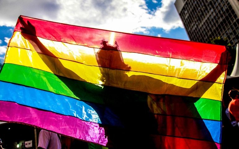 Projeto de lei quer 'compensar erro' por condenação de homossexuais, na França
