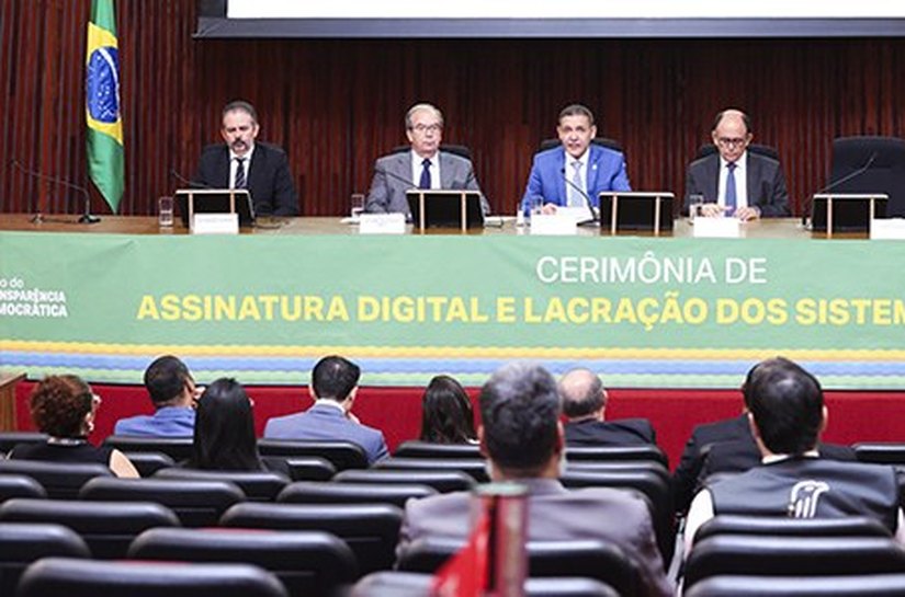 Sistemas das Eleições Gerais de 2026 são  assinados digitalmente e lacrados pelo TSE