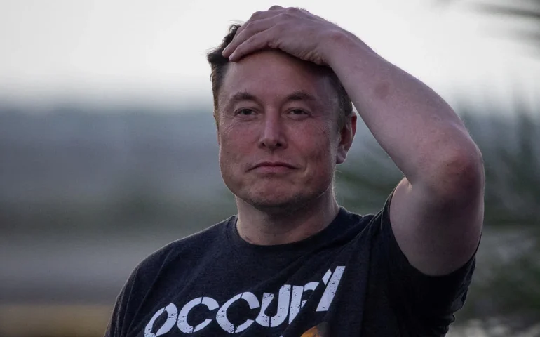 Rebatizado de X, Twitter perde 55% de seu valor um ano após ser comprado por Elon Musk