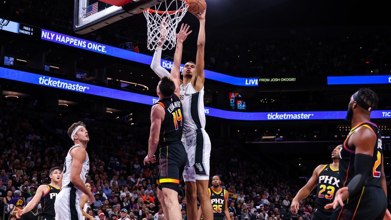 Durant perde a bola nos últimos segundos e permite virada dos Spurs sobre os Suns