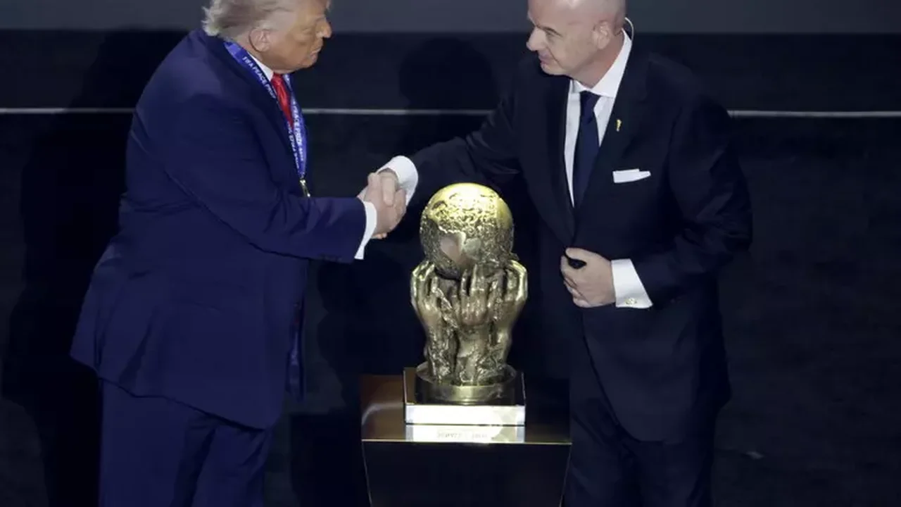 Eurodeputados cobram investigação sobre Infantino por suspensão de punição a Balogun