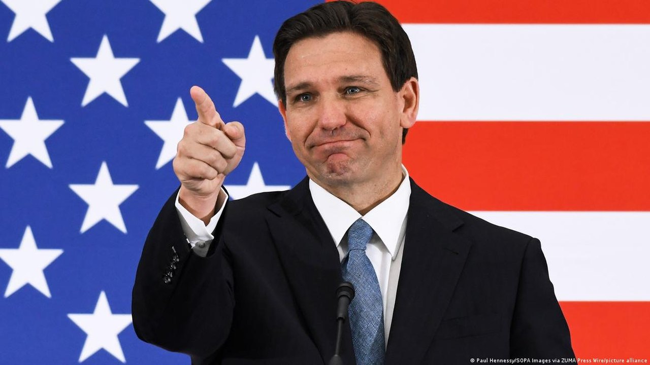 Atrás de Trump nas pesquisas, Ron DeSantis troca chefe de campanha